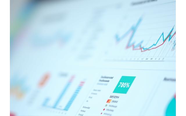 Ein Dashboard-Mockup mit verschiedenen Diagrammen und Metriken im Design von Geistlicht Chronicles, die die Personalisierungsanalysen zeigen.